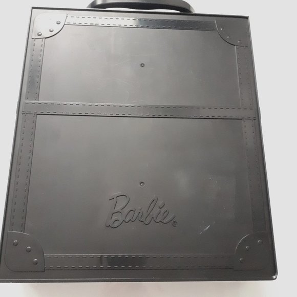 Barbie Fashionista Wardrobe Closet Carrying Case and Barbie Doll - Picture 10 of 13